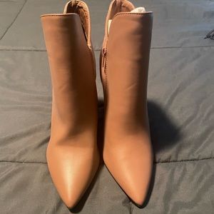 💜💜 Women’s pink boots size 9-NEW